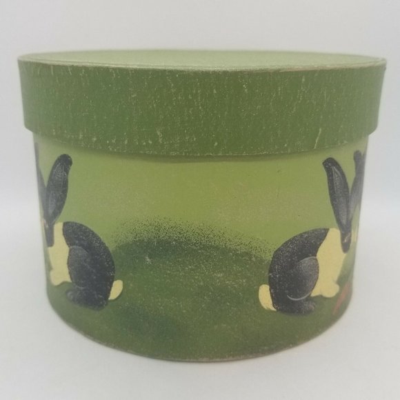 Round Gift Box Green Cardboard Kissing Black White Bunnies Happy Easter Spring - Picture 2 of 8